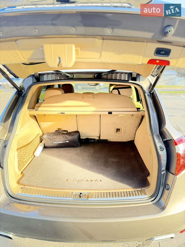 Внедорожник / Кроссовер Porsche Cayenne 2013 в Киеве