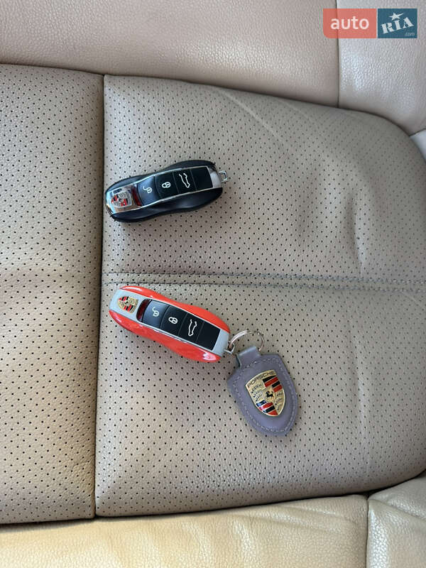 Внедорожник / Кроссовер Porsche Cayenne 2013 в Киеве