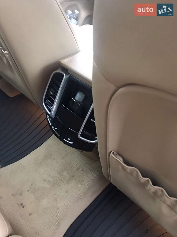 Внедорожник / Кроссовер Porsche Cayenne 2011 в Киеве фото 11 Внедорожник / Кроссовер Porsche Cayenne 2011 в Киеве