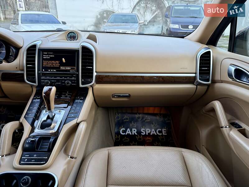 Внедорожник / Кроссовер Porsche Cayenne 2012 в Одессе