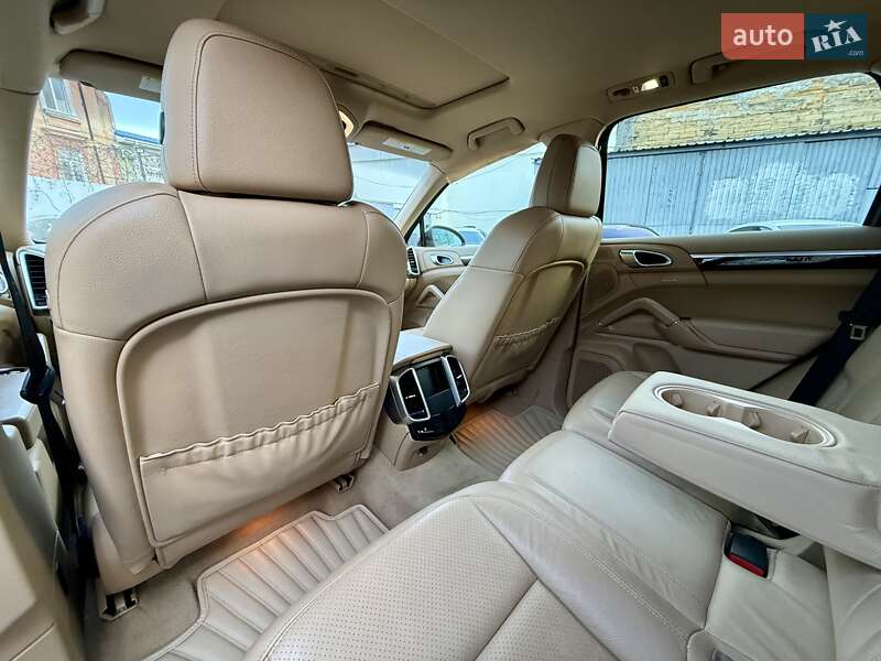 Внедорожник / Кроссовер Porsche Cayenne 2012 в Одессе