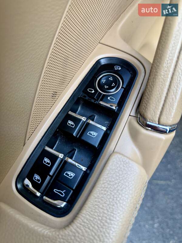 Внедорожник / Кроссовер Porsche Cayenne 2012 в Одессе