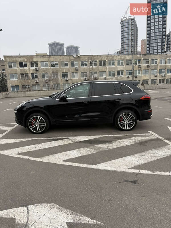 Внедорожник / Кроссовер Porsche Cayenne 2015 в Киеве