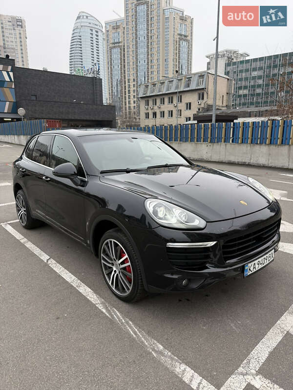 Внедорожник / Кроссовер Porsche Cayenne 2015 в Киеве