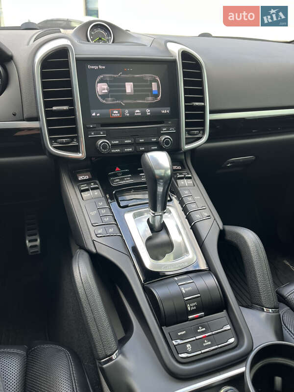 Внедорожник / Кроссовер Porsche Cayenne 2016 в Киеве