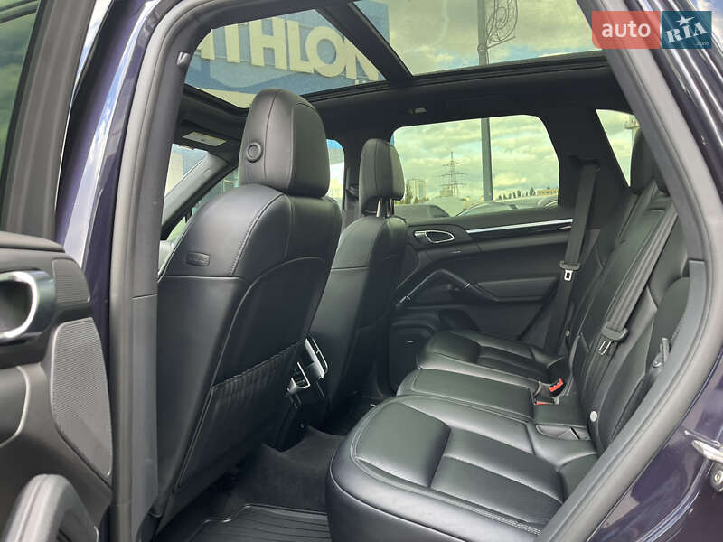 Внедорожник / Кроссовер Porsche Cayenne 2016 в Киеве