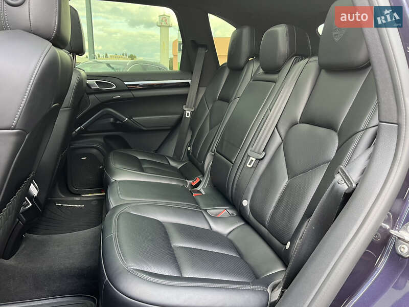 Внедорожник / Кроссовер Porsche Cayenne 2016 в Киеве