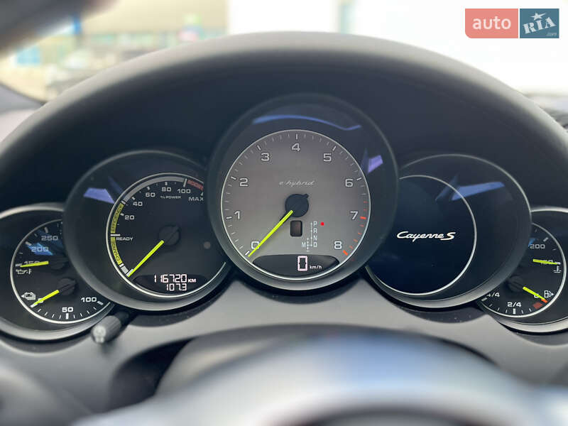 Внедорожник / Кроссовер Porsche Cayenne 2016 в Киеве