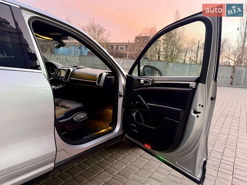 Внедорожник / Кроссовер Porsche Cayenne 2013 в Одессе