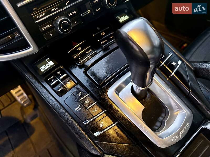 Внедорожник / Кроссовер Porsche Cayenne 2013 в Одессе