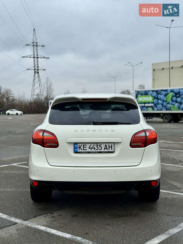 Внедорожник / Кроссовер Porsche Cayenne 2011 в Киеве