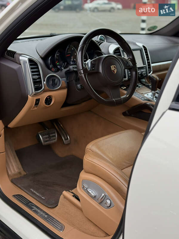 Внедорожник / Кроссовер Porsche Cayenne 2011 в Киеве