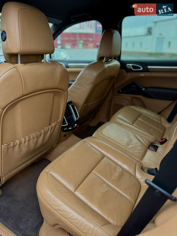 Внедорожник / Кроссовер Porsche Cayenne 2011 в Киеве