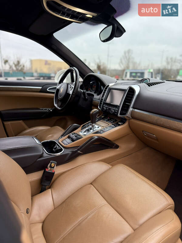 Внедорожник / Кроссовер Porsche Cayenne 2011 в Киеве