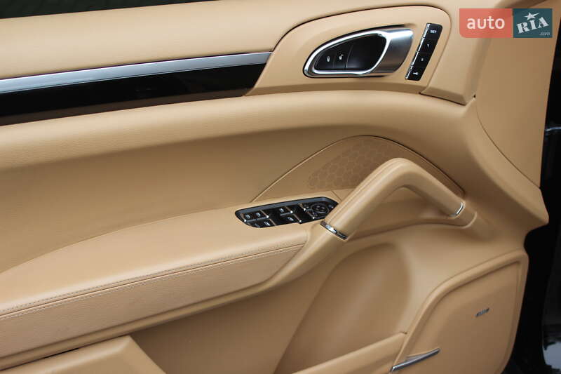 Внедорожник / Кроссовер Porsche Cayenne 2015 в Днепре фото 13 Внедорожник / Кроссовер Porsche Cayenne 2015 в Днепре