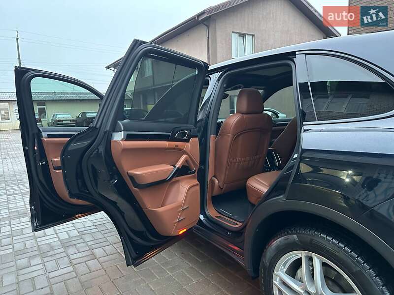 Внедорожник / Кроссовер Porsche Cayenne 2016 в Харькове