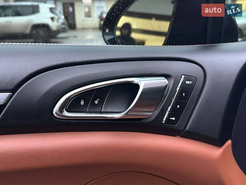 Внедорожник / Кроссовер Porsche Cayenne 2016 в Харькове