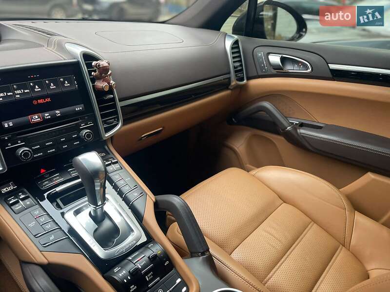 Внедорожник / Кроссовер Porsche Cayenne 2017 в Киеве фото 19 Внедорожник / Кроссовер Porsche Cayenne 2017 в Киеве