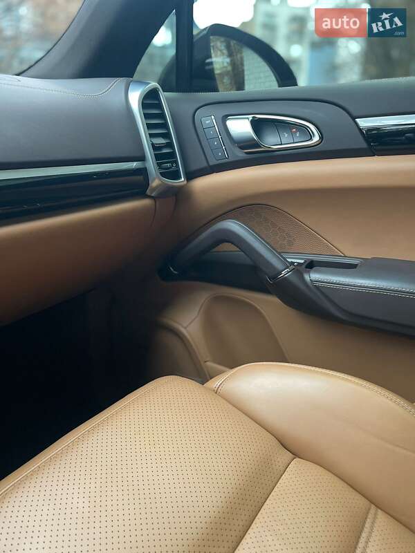 Внедорожник / Кроссовер Porsche Cayenne 2017 в Киеве фото 28 Внедорожник / Кроссовер Porsche Cayenne 2017 в Киеве