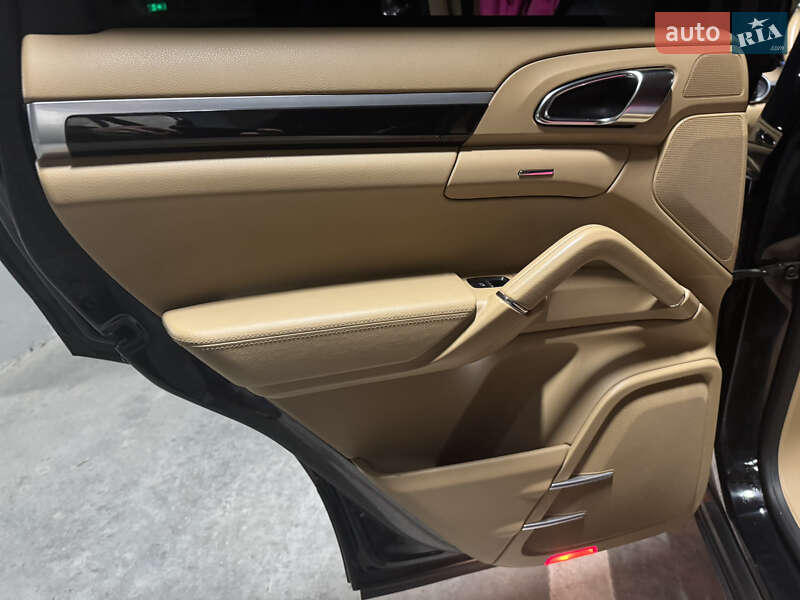 Внедорожник / Кроссовер Porsche Cayenne 2013 в Одессе