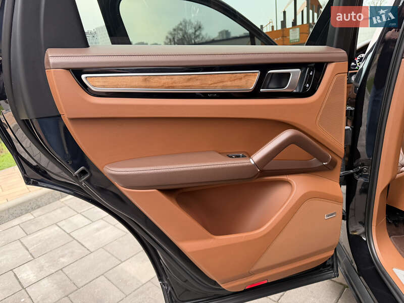 Внедорожник / Кроссовер Porsche Cayenne 2018 в Киеве фото 22 Внедорожник / Кроссовер Porsche Cayenne 2018 в Киеве