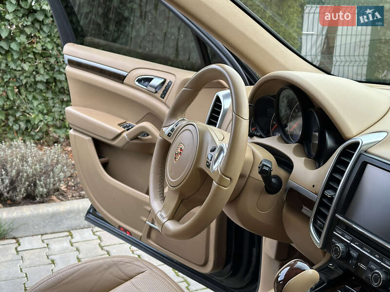 Внедорожник / Кроссовер Porsche Cayenne 2013 в Одессе