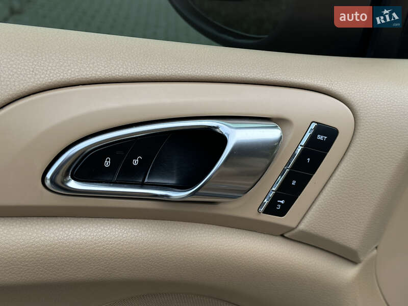 Внедорожник / Кроссовер Porsche Cayenne 2013 в Одессе