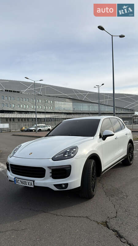 Внедорожник / Кроссовер Porsche Cayenne 2016 в Львове