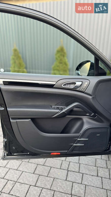 Внедорожник / Кроссовер Porsche Cayenne 2017 в Львове