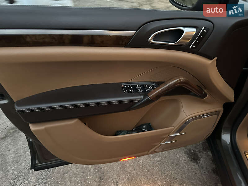 Внедорожник / Кроссовер Porsche Cayenne 2011 в Киеве фото 23 Внедорожник / Кроссовер Porsche Cayenne 2011 в Киеве