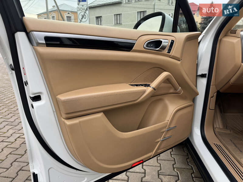 Внедорожник / Кроссовер Porsche Cayenne 2013 в Ивано-Франковске