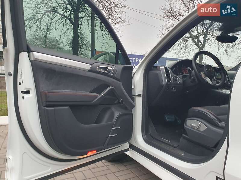 Внедорожник / Кроссовер Porsche Cayenne 2015 в Киеве фото 27 Внедорожник / Кроссовер Porsche Cayenne 2015 в Киеве