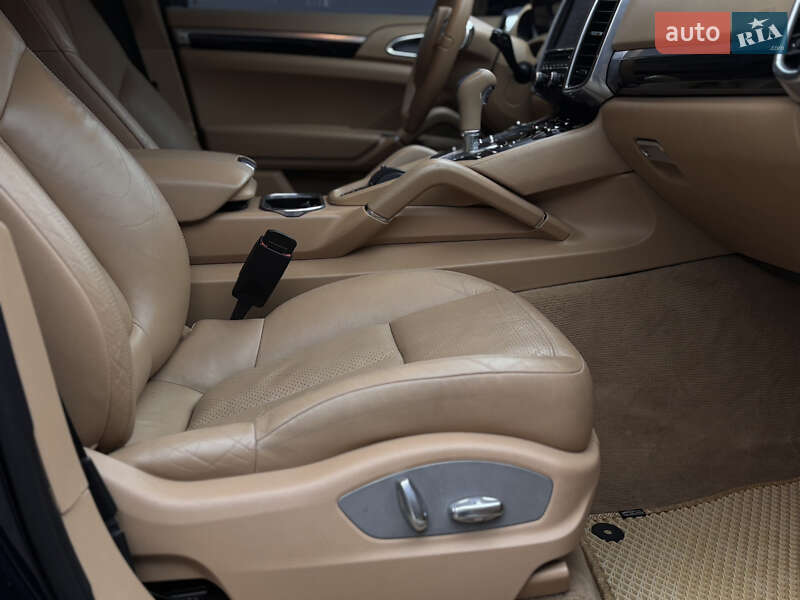 Внедорожник / Кроссовер Porsche Cayenne 2011 в Тернополе