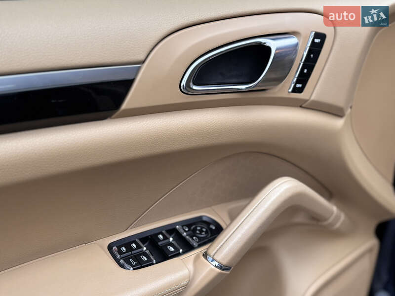 Внедорожник / Кроссовер Porsche Cayenne 2011 в Тернополе