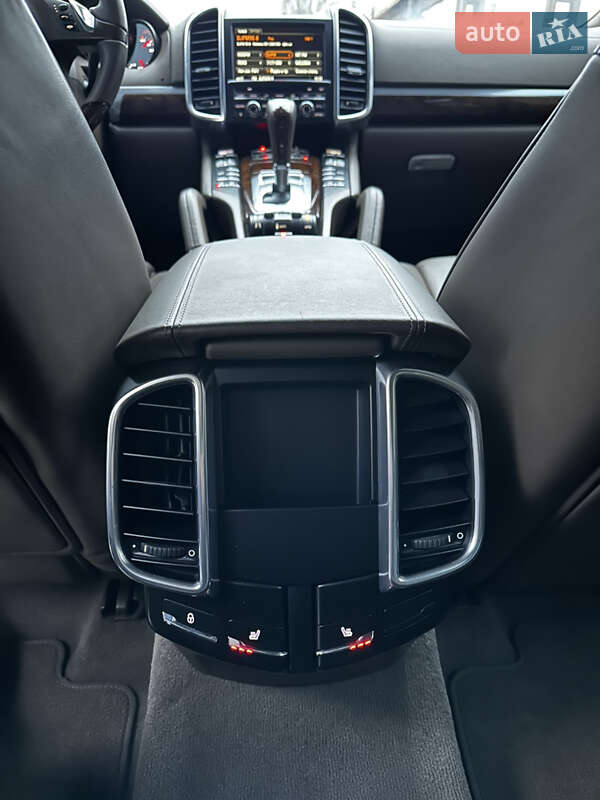 Внедорожник / Кроссовер Porsche Cayenne 2013 в Киеве