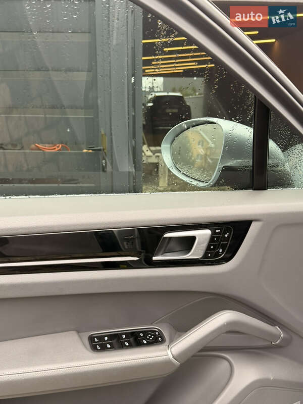 Внедорожник / Кроссовер Porsche Cayenne 2019 в Ужгороде