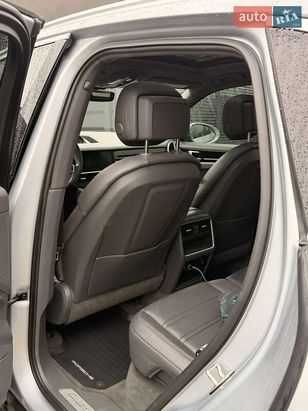 Внедорожник / Кроссовер Porsche Cayenne 2019 в Ужгороде