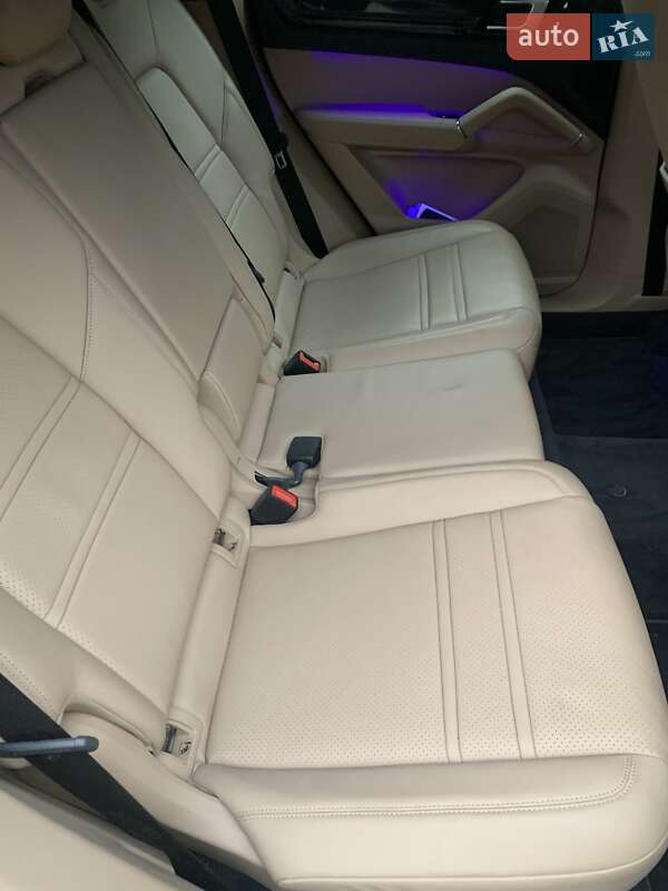 Внедорожник / Кроссовер Porsche Cayenne 2020 в Киеве