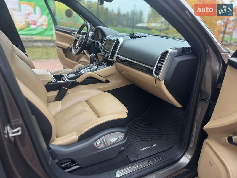 Внедорожник / Кроссовер Porsche Cayenne 2015 в Киеве