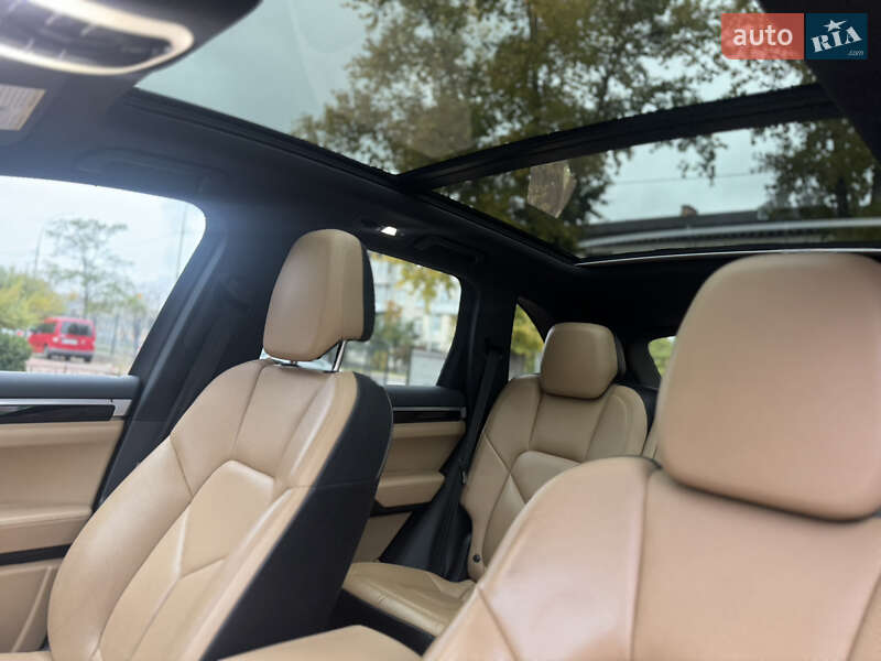 Внедорожник / Кроссовер Porsche Cayenne 2015 в Киеве