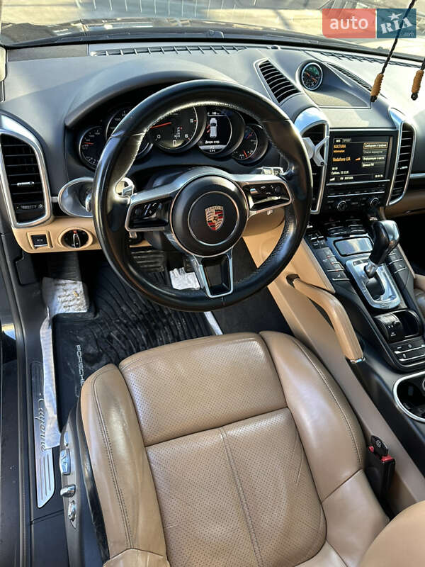 Внедорожник / Кроссовер Porsche Cayenne 2015 в Полтаве