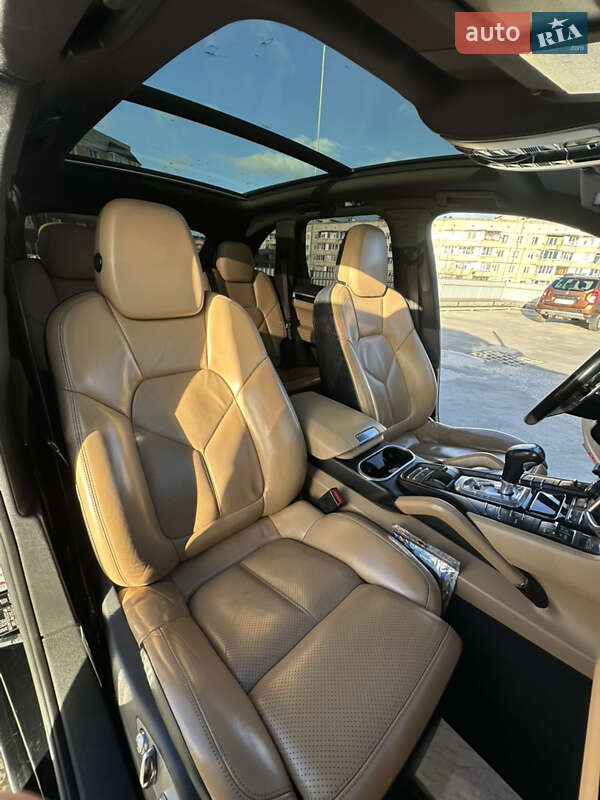 Внедорожник / Кроссовер Porsche Cayenne 2015 в Полтаве