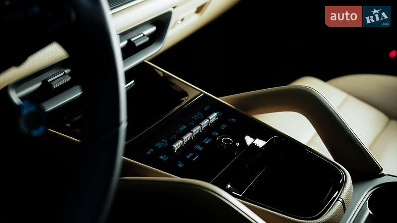 Внедорожник / Кроссовер Porsche Cayenne 2024 в Киеве