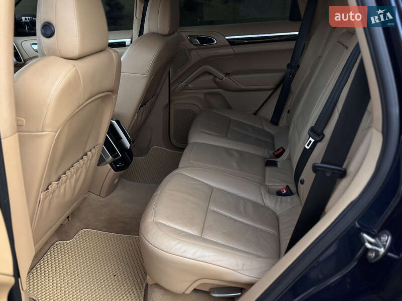 Внедорожник / Кроссовер Porsche Cayenne 2011 в Тернополе
