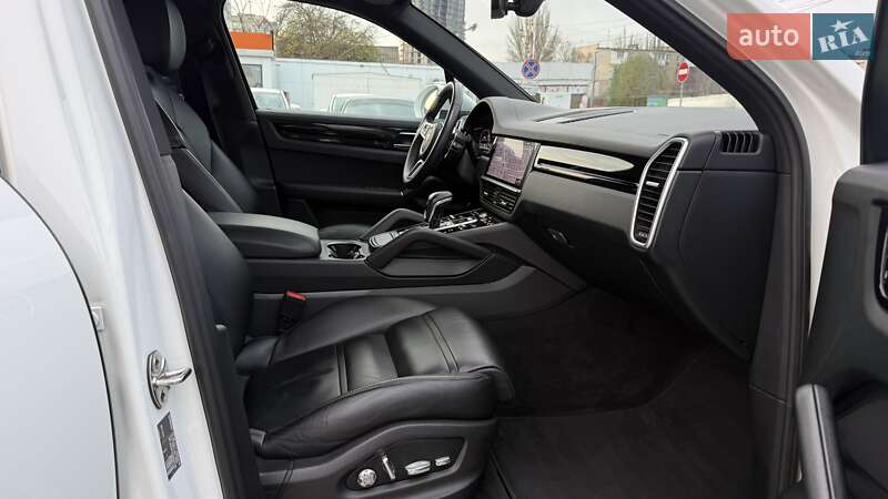 Внедорожник / Кроссовер Porsche Cayenne 2017 в Одессе