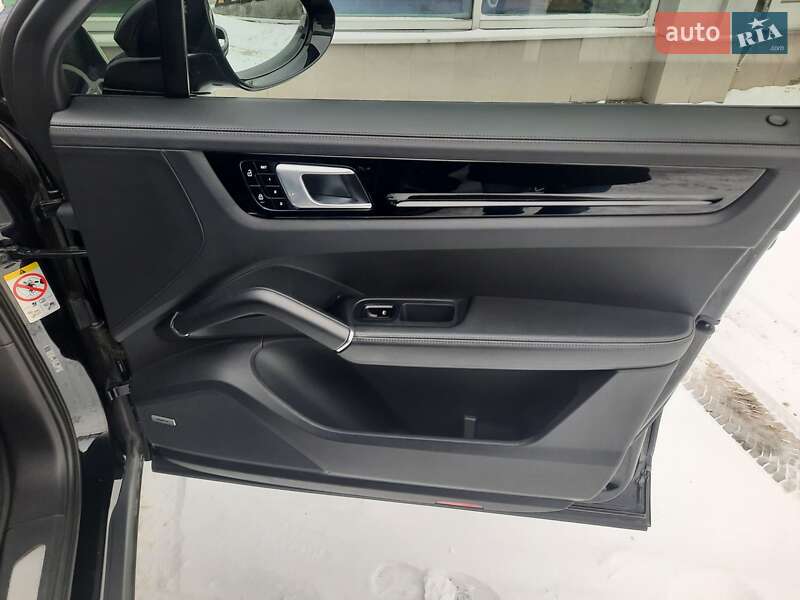 Внедорожник / Кроссовер Porsche Cayenne 2019 в Киеве фото 11 Внедорожник / Кроссовер Porsche Cayenne 2019 в Киеве