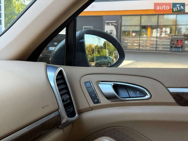 Внедорожник / Кроссовер Porsche Cayenne 2012 в Днепре