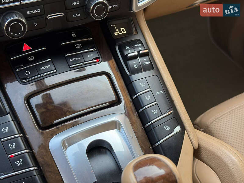 Внедорожник / Кроссовер Porsche Cayenne 2012 в Днепре