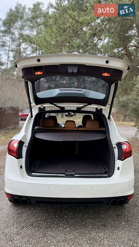 Позашляховик / Кросовер Porsche Cayenne 2011 в Києві