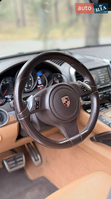 Позашляховик / Кросовер Porsche Cayenne 2011 в Києві